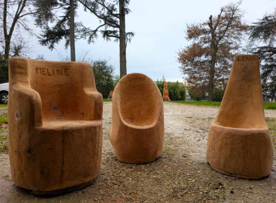 sculpture en bois banc