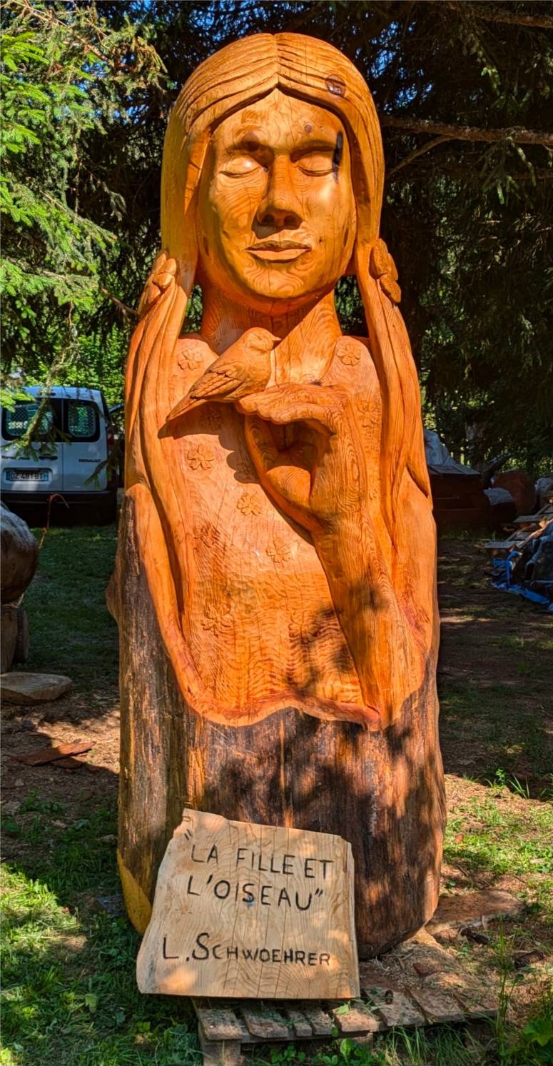 sculpture en bois massive geante