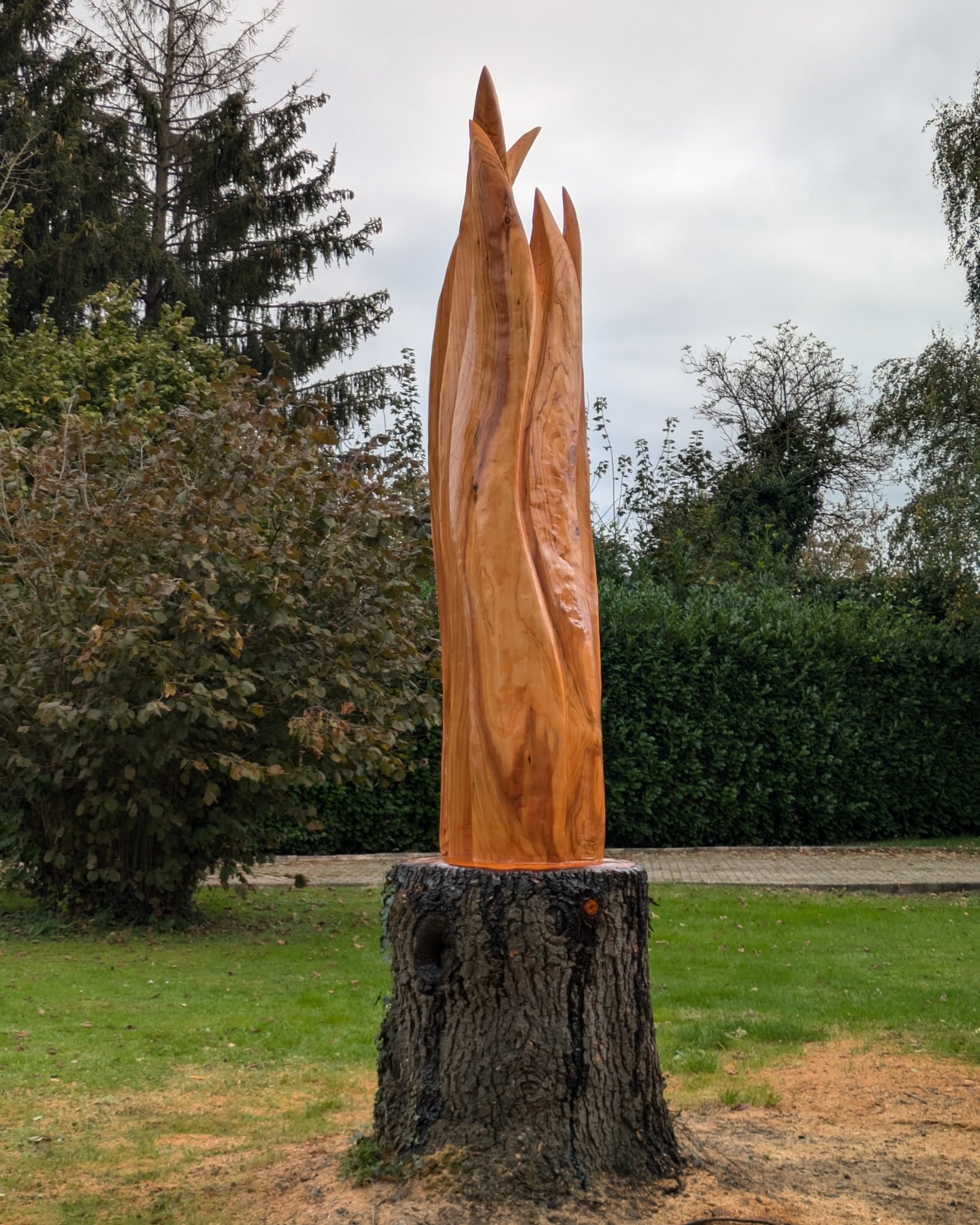 sculpture en bois massive geante