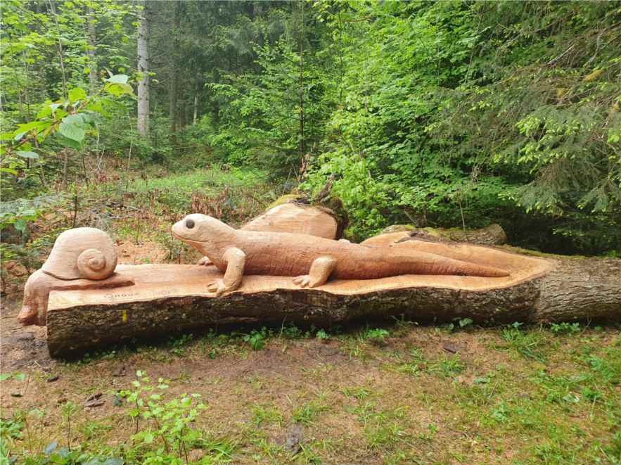 sculpture en bois massive geante